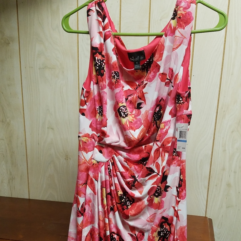 Sleeveless floral dress